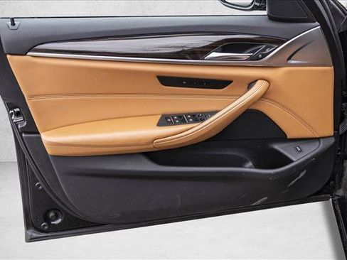 Used 2017 BMW 530i xDrive image 12