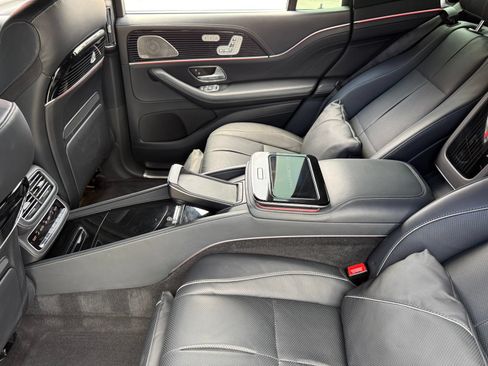 Used 2023 Mercedes-Benz Maybach GLS 600 4MATIC image 43