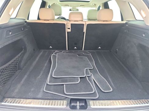 Used 2019 Mercedes-Benz GLC 300 4MATIC w/ Premium Package image 29