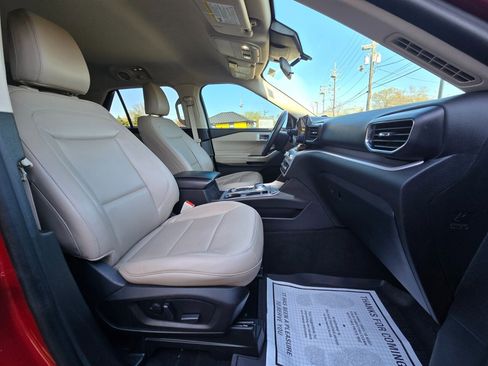 Used 2023 Ford Explorer XLT w/ Equipment Group 202A image 14