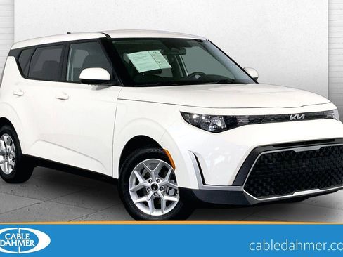 Used 2025 Kia Soul LX FWD image 1