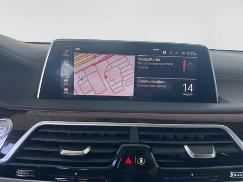 Used 2022 BMW 740i w/ M Sport Package RWD image 20