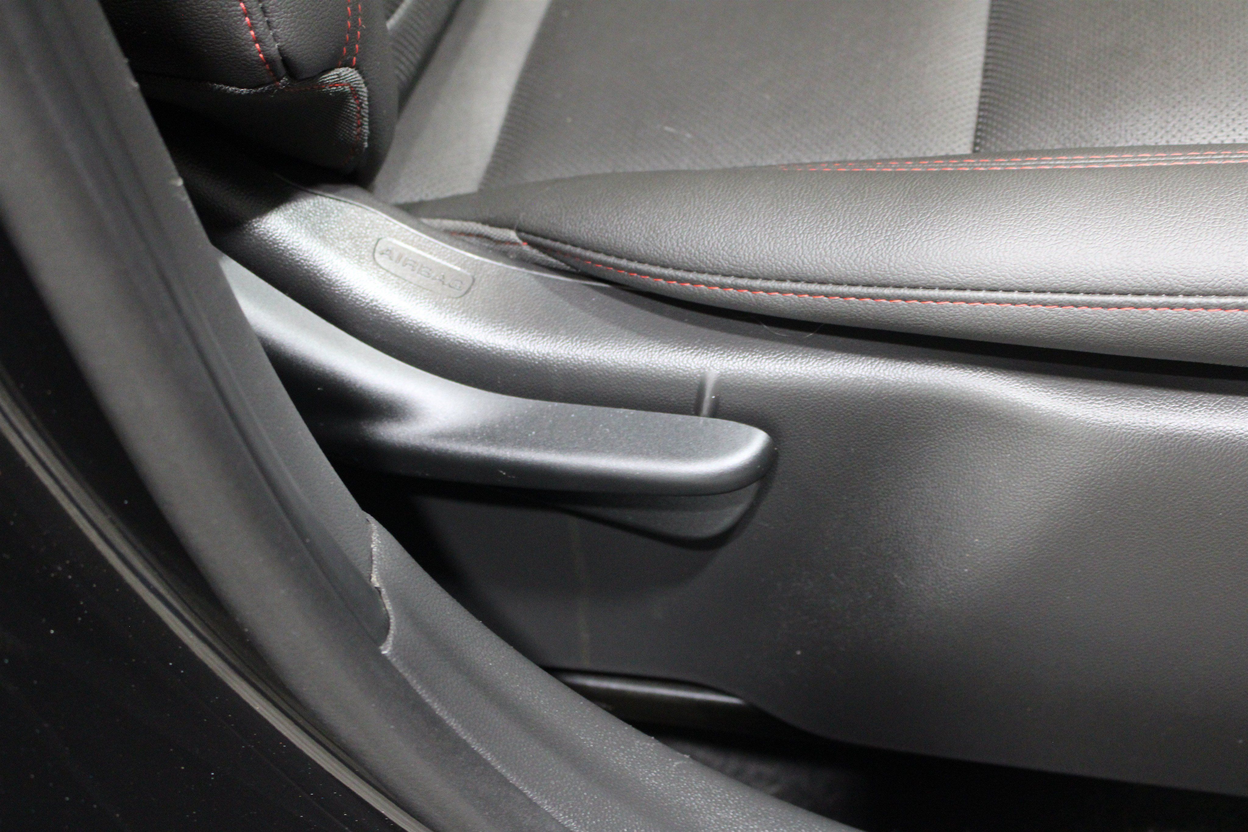 Used 2025 Chevrolet Trax RS w/ Sunroof Package FWD image 26