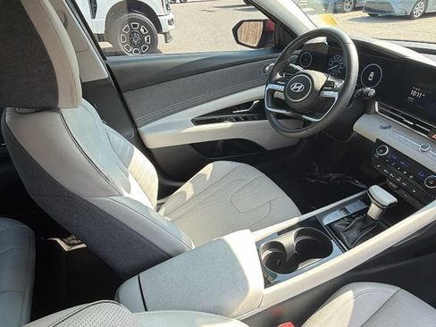Used 2025 Hyundai Elantra Limited FWD image 27