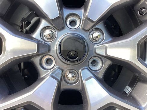 New 2025 Ford Bronco Badlands image 15