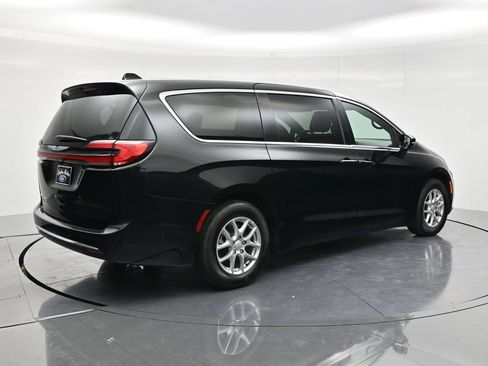 Used 2026 Chrysler Pacifica Select FWD image 5