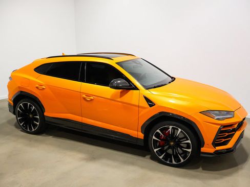 Used 2021 Lamborghini Urus AWD/4WD image 81