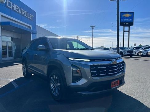 Used 2025 Chevrolet Equinox LT AWD/4WD image 3