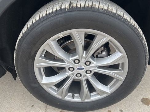 Used 2023 Ford Explorer Limited image 10