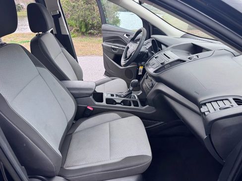 Used 2017 Ford Escape SE image 10