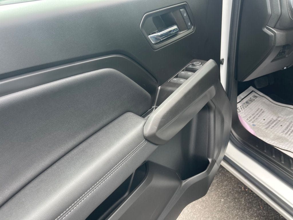 Used 2024 Chevrolet Colorado LT w/ LT Convenience Package AWD/4WD image 11