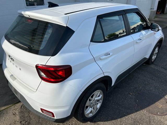 Used 2022 Hyundai Venue SE w/ Cargo Package FWD image 5