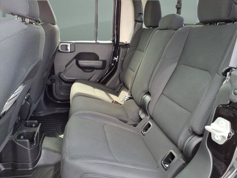 Used 2023 Jeep Gladiator Sport AWD/4WD image 15