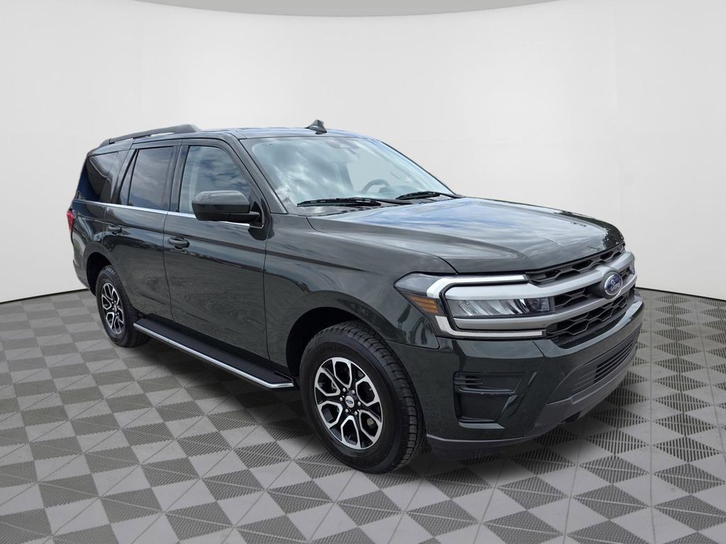 Used 2023 Ford Expedition XLT AWD/4WD image 4