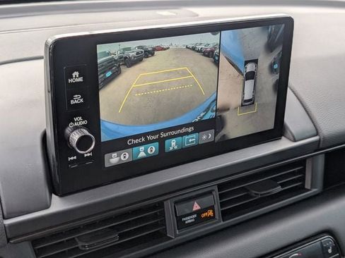 Used 2025 Honda Pilot TrailSport image 27