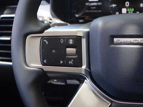 New 2025 Land Rover Discovery S image 20