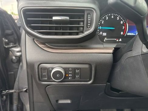 Used 2021 Ford Explorer Limited w/ Equipment Group 301A AWD/4WD image 15