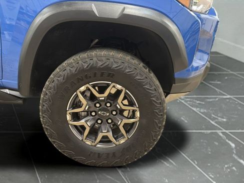 Used 2025 Chevrolet Colorado ZR2 w/ Technology Package AWD/4WD image 22