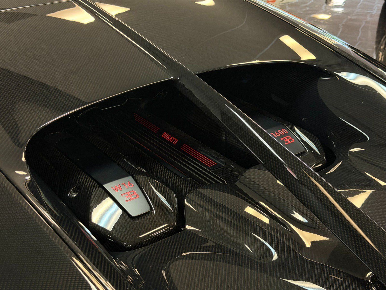 Used 2024 Bugatti Chiron Super Sport AWD/4WD image 21