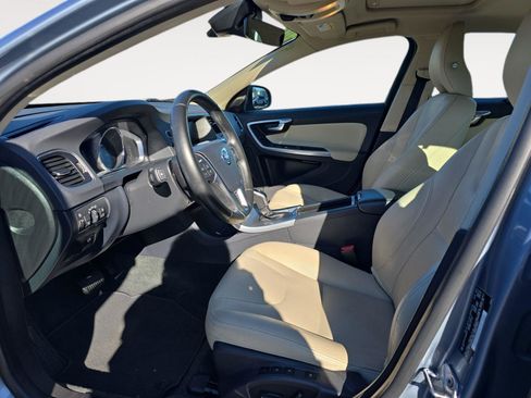 Used 2018 Volvo S60 T5 Inscription image 10