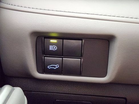Used 2022 Toyota Highlander LE AWD/4WD image 27