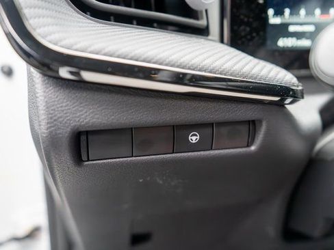 Certified 2025 Nissan Kicks SR AWD/4WD image 18