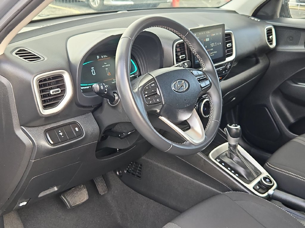 Used 2026 Hyundai Venue SEL FWD image 15