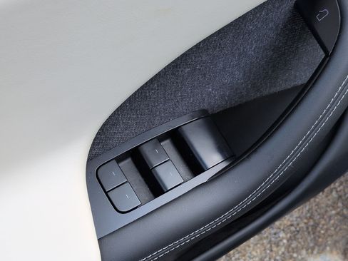 Used 2021 Tesla Model S Plaid image 15