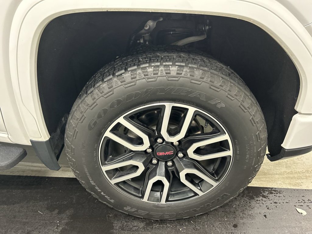 Certified 2024 GMC Sierra 1500 AT4 w/ Technology Package AWD/4WD image 8
