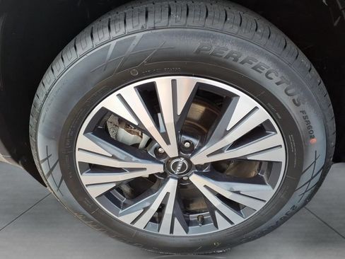 Used 2023 Nissan Rogue SV FWD image 9