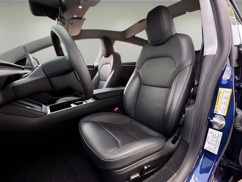 Used 2024 Tesla Model 3 Standard Range RWD image 7