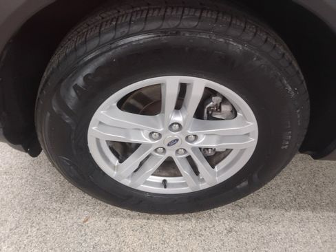 Used 2024 Ford Explorer XLT w/ Equipment Group 202A image 17