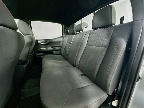 Used 2019 Toyota Tacoma TRD Off-Road w/ Technology Package AWD/4WD image 23