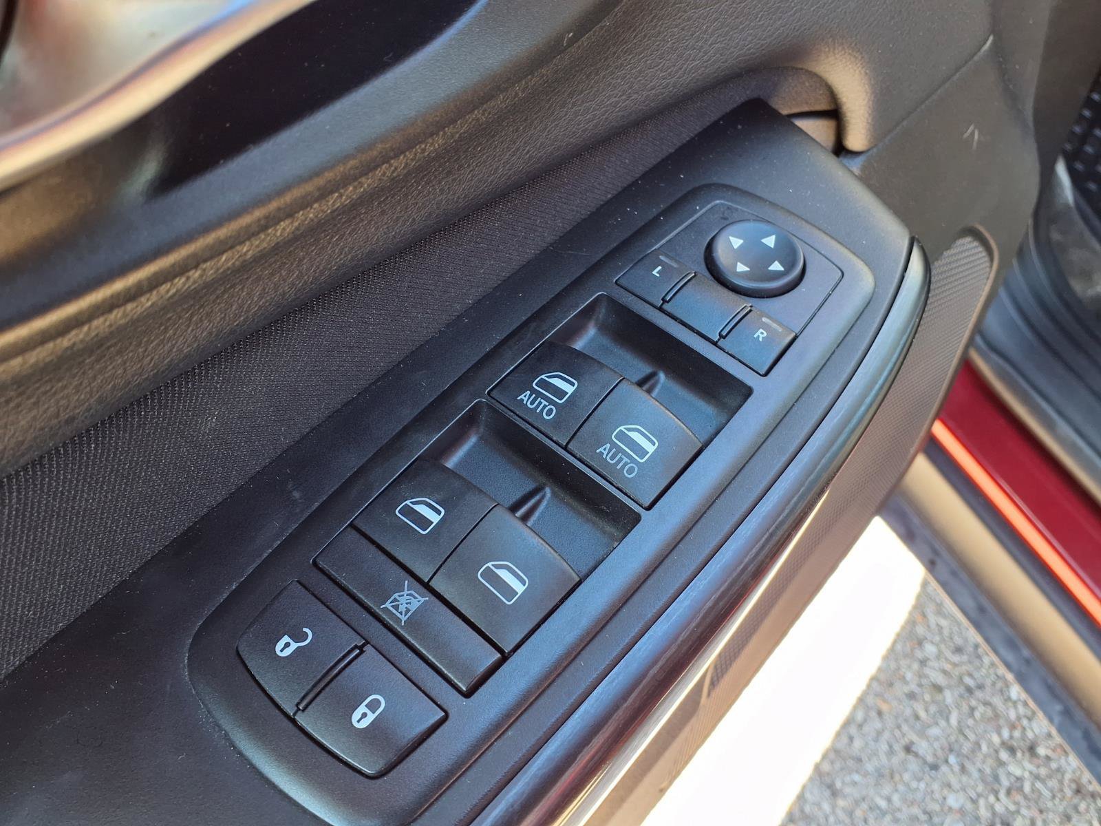 Used 2015 Jeep Cherokee Latitude w/ Cold Weather Group AWD/4WD image 14
