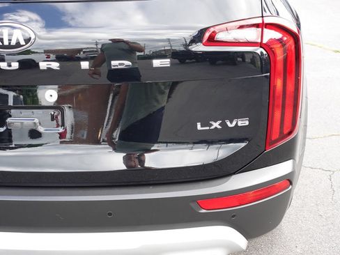 Used 2020 Kia Telluride LX AWD/4WD image 11