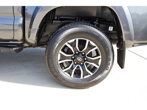 Used 2020 Toyota Tacoma TRD Sport w/ TRD Premium Sport Package RWD image 31