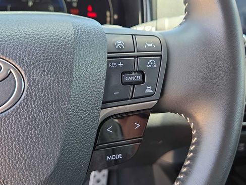 Used 2025 Toyota Camry SE FWD image 23