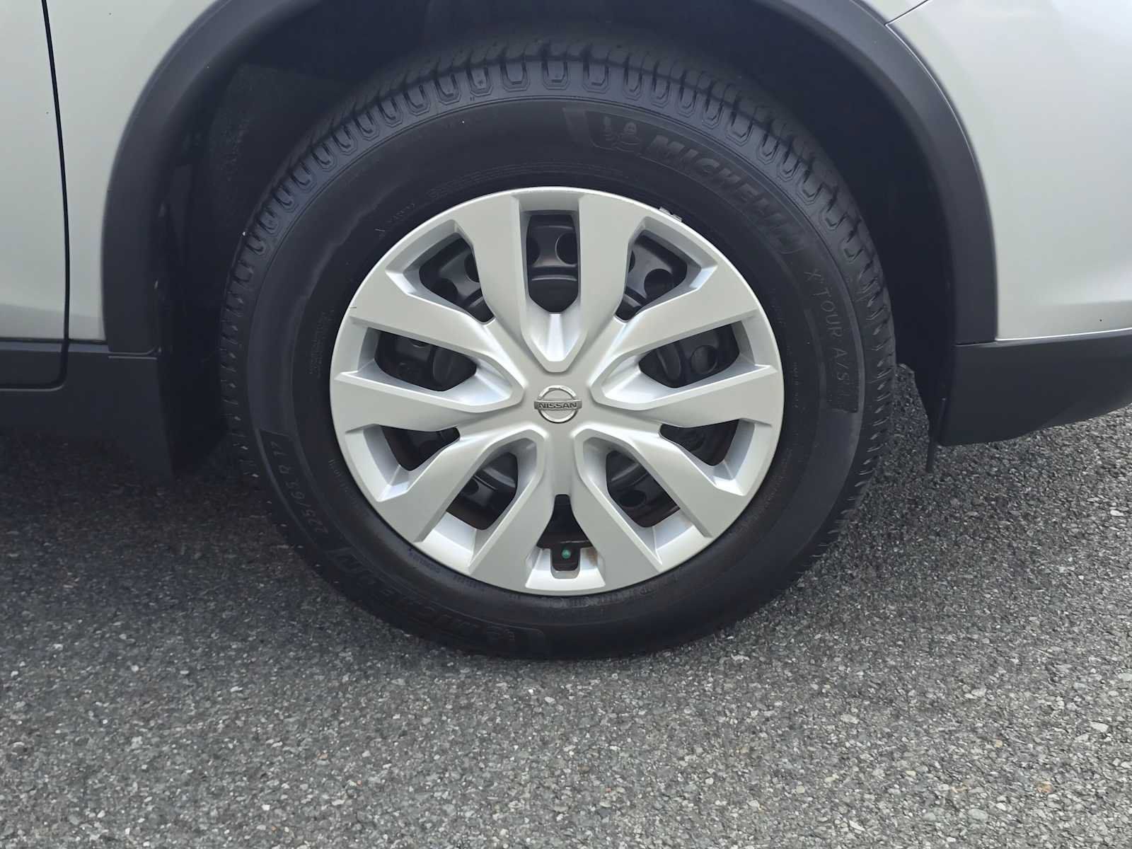 Used 2018 Nissan Rogue S AWD/4WD image 9
