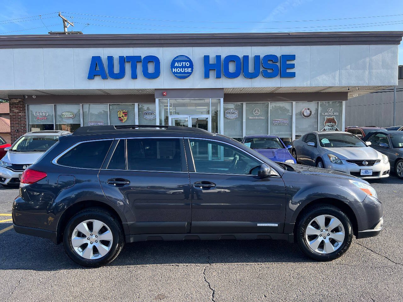 Used 2010 Subaru Outback 2.5i Premium AWD/4WD image 9
