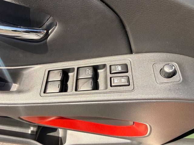 Used 2025 Nissan Frontier PRO-4X AWD/4WD image 8