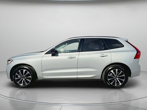 Used 2025 Volvo XC60 B5 Plus image 16