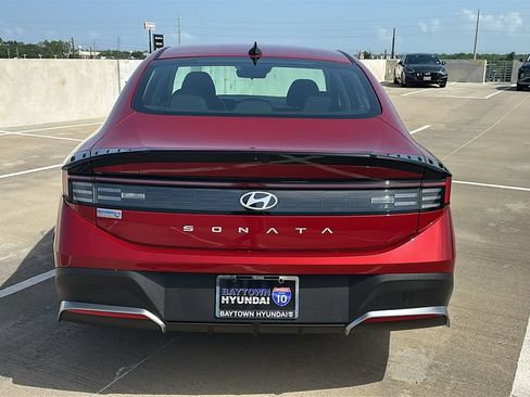 Used 2026 Hyundai Sonata SE FWD image 11