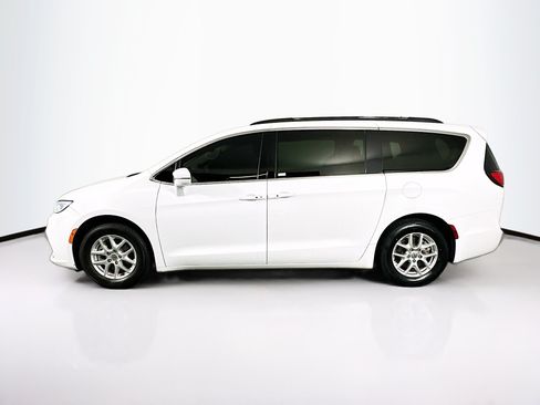Used 2022 Chrysler Pacifica Touring-L FWD image 4