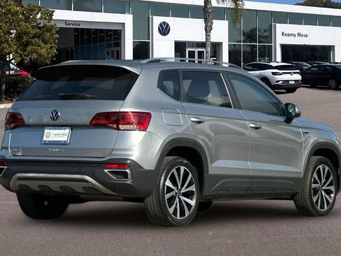 Used 2022 Volkswagen Taos SE FWD image 4