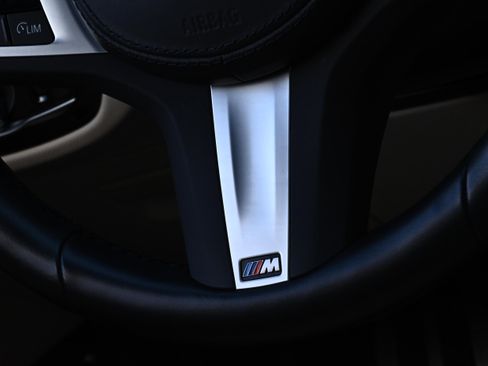 Certified 2022 BMW 530e w/ Premium Package image 31