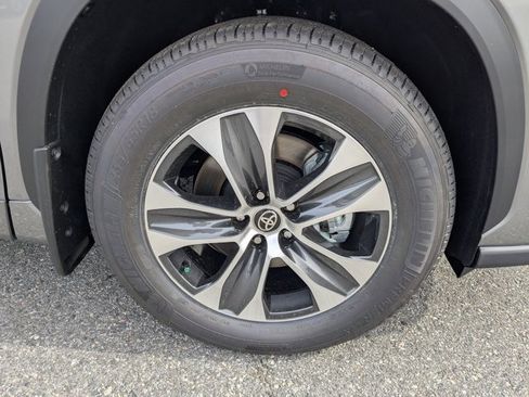 New 2026 Toyota Highlander XLE image 11