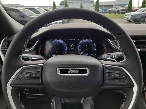 New 2025 Jeep Grand Cherokee Altitude image 25