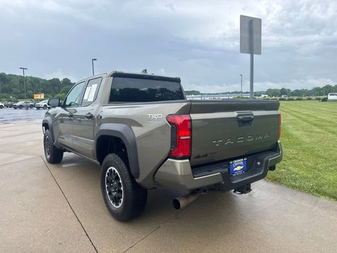Used 2024 Toyota Tacoma TRD Off-Road AWD/4WD image 7