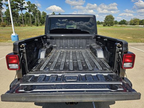 Used 2021 Jeep Gladiator Rubicon w/ Trailer Tow Package image 11