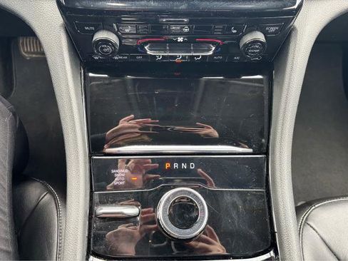 Used 2023 Jeep Grand Cherokee Limited image 24